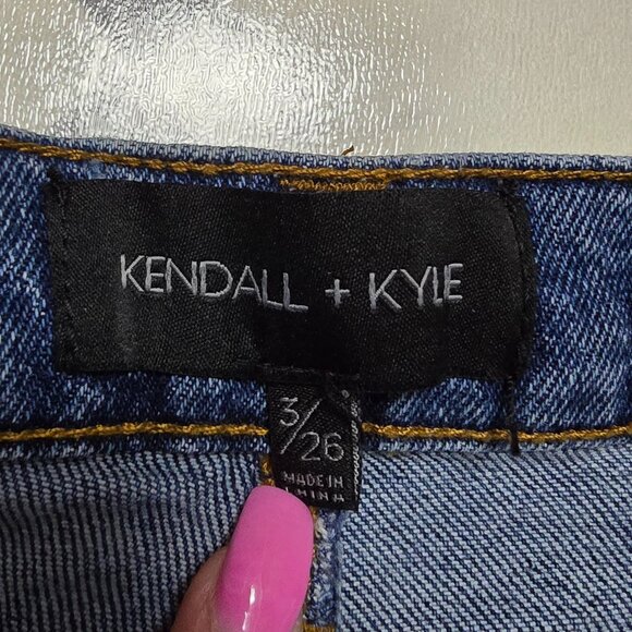 Kendall + Kylie Jean Short - Picture 3 of 5